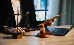 Ile kosztuje testament? Sprawdź opłaty u notariusza i uniknij niespodzianek