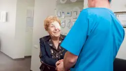 Kiedy po operacji zaćmy można iść na basen? Unikaj powikłań!