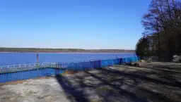 Jezioro Lucieńskie: idealne miejsce na relaks i wędkarstwo w naturze