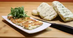 Co zrobić z sera halloumi? 10 pysznych przepisów, które zaskoczą