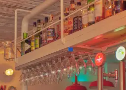 Jaki alkohol przywieźć z Hiszpanii? Odkryj wyjątkowe smaki i oszczędności