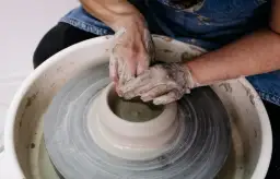 Zajęcia z ceramiki: Relaks, pasja i jak wybrać idealne?