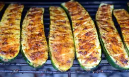 Najlepszy przepis na cukinię na grill – prosto i smacznie