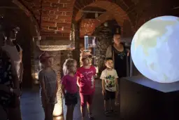 Gdzie pojechać z dzieckiem gdy pada deszcz? Sprawdź najlepsze miejsca