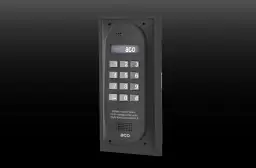Nowoczesny domofon do bloku z klawiaturą numeryczną i wyświetlaczem. Idealny wybór, jeśli zastanawiasz się, jaki domofon do bloku wybrać.
