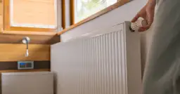 Jak ustawić grzejniki przy pompie ciepła, aby zwiększyć efektywność grzewczą