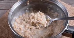 Jak ugotować owsiankę dietetyczną, aby schudnąć i zadbać o zdrowie