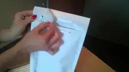 Jak wysłać kopertę bąbelkową krok po kroku: skuteczne metody pakowania