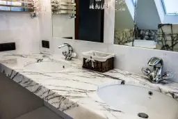 Najlepsze kamienie na blat łazienkowy: trwałość i estetyka