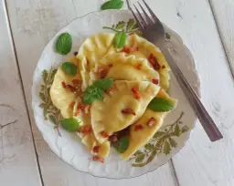 Pierogi ruskie z miętą – przepis na wyjątkowe, aromatyczne danie