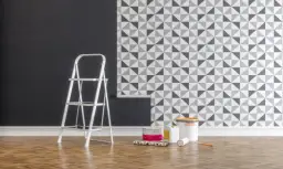 Jak wykończyć tapetę do połowy ściany, aby uniknąć błędów i kosztów