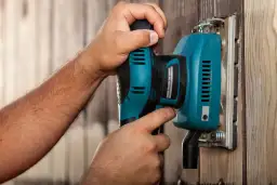 Jak skutecznie szlifować drewno wiertarką – proste techniki i porady dla początkujących