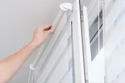 Samodzielny montaż rolety dzień i noc: przewodnik krok po kroku