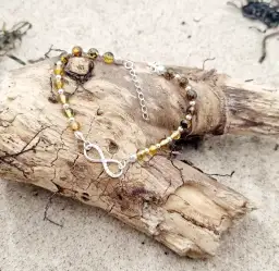 Bransoletka symbol nieskończoności znaczenie – odkryj głębię emocji i więzi