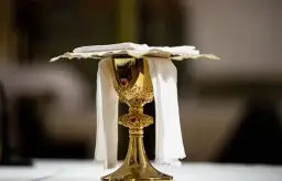 Czy msza w środę popielcową jest obowiązkowa? Prawda i zasady uczestnictwa