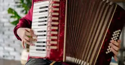 Najlepsze prezenty muzyczne dla akordeonisty - podaruj muzykę na co dzień