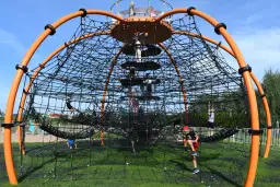 Najlepsze parki linowe w Suwałkach – atrakcje i bezpieczeństwo dla dzieci