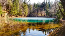 Kolorowe jeziorka kiedy najlepiej jechać - uniknij tłumów i ciesz się widokami