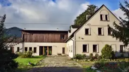 Góry Stołowe: Noclegi dla rodzin, z psem i blisko szlaków