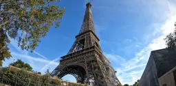 Czy z wieży Eiffla można dostrzec pałac w Wersalu? Odpowiedź zaskakuje