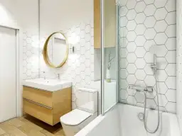 Jak zamontować parawan nawannowy - uniknij najczęstszych błędów