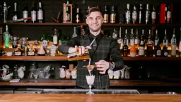 Ile kosztuje kurs barmana? Sprawdź ceny i opcje szkolenia