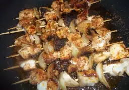 Jak zrobić szaszłyki na patelni w 15 minut – prosta i smaczna receptura