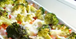 Prosta zapiekanka warzywna z kurczakiem, która zachwyci smakiem