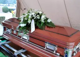 Jak sprawdzić datę pogrzebu w Krakowie i uniknąć niepewności