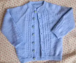 Ile włóczki na sweterek dla dziecka? Zobacz ile naprawdę potrzeba!