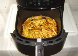 Ile piec frytki w frytkownicy beztłuszczowej, aby były idealne?