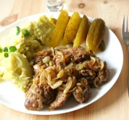 Jak moczyć wątróbkę drobiową, by była soczysta i aromatyczna?