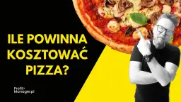 Mężczyzna w okularach wskazuje na pizzę z grzybami i mozzarellą.