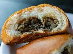 Autentyczna Bułka z Pieczarkami z PRL: Przepis i Wspomnienia