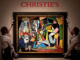 Zwei Männer in weißen Handschuhen präsentieren ein farbenfrohes Picasso-Gemälde unter dem Schriftzug "CHRISTIE'S".