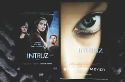 Intruz Stephenie Meyer: Recenzja. Czy warto dać się porwać tej historii?