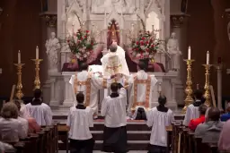 Ile mszy dziennie może odprawić ksiądz? Odkryj zasady i wyjątki