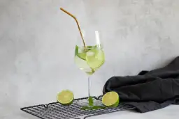 Hugo Spritz: Jak zrobić idealnego drinka? Przepis i sekrety