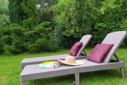 Leżak ogrodowy jaki polecacie – wybierz najlepszy model dla siebie