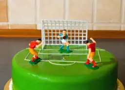 Jak upiec tort w kształcie piłki - łatwy przepis na wyjątkowy deser