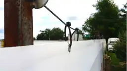 Jak zamontować baner na elewacji: 8 sprawdzonych sposobów mocowania