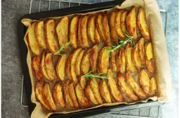 Chrupiące ziemniaki podsmażane: jak uzyskać te złociste skórki?