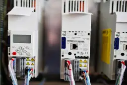 Inwerter jednofazowy do jakiej mocy - uniknij kosztownych błędów