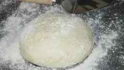 Ciasto na pizzę jak z pizzerii – sekrety idealnej receptury
