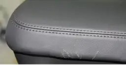 Jak usunąć zadrapania na skórzanej kanapie - proste metody naprawy