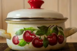 Gdzie wyrzucić garnek emaliowany? Nie popełnij tego błędu!