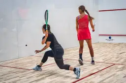 Rakieta do squasha: Jak wybrać idealną dla Twojego stylu gry?