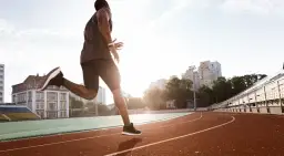 Jak szybciej biegać sprint – skuteczne metody na poprawę szybkości i techniki