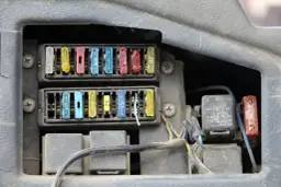 Jak podłączyć radio w ciągniku – uniknij najczęstszych błędów instalacji