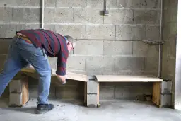 Fabriquer un banc béton extérieur facilement : astuces et matériaux essentiels